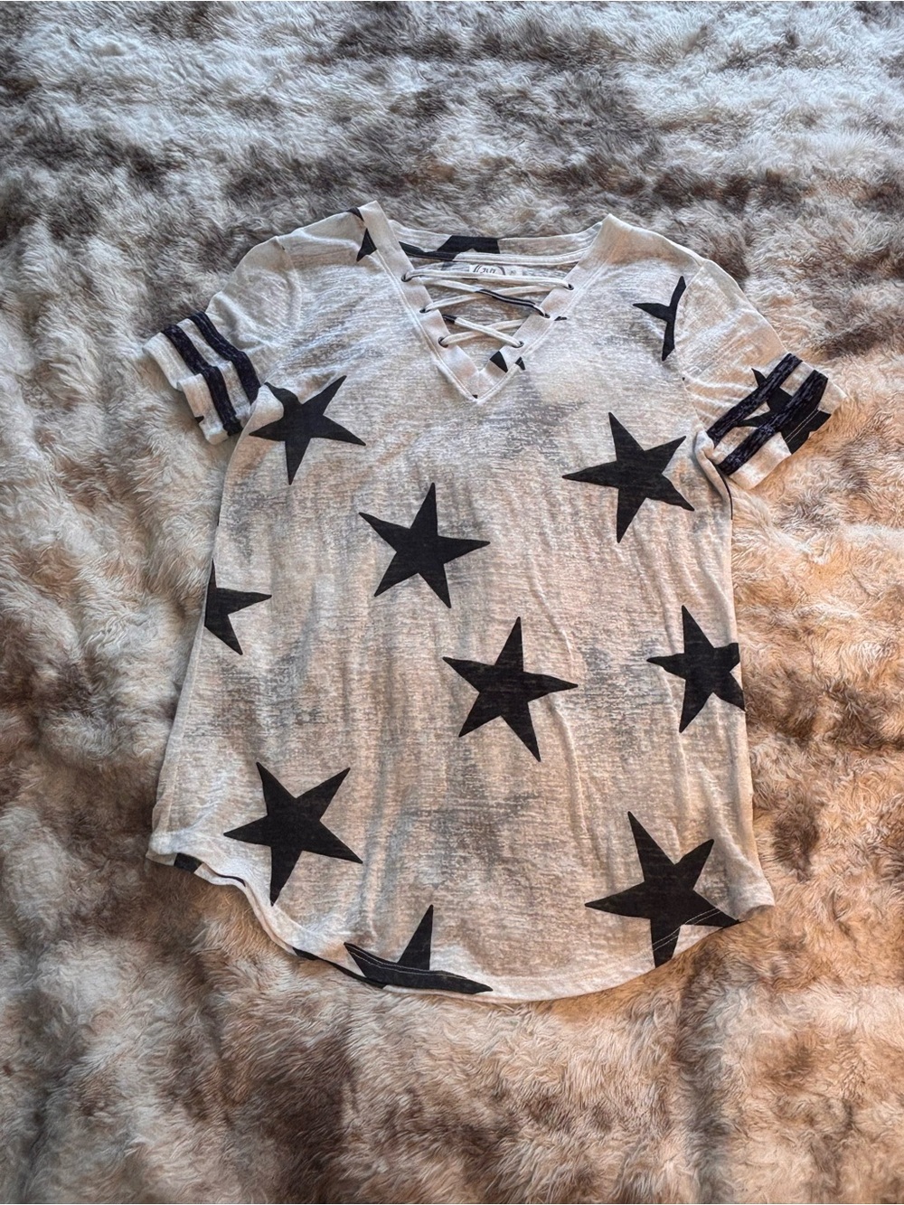 Star-Print Lace-Up V-Neck Short Sleeve Top - White with Black Stars